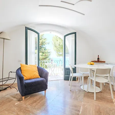Casa Alessandra By Napoliapartments Lägenhet *